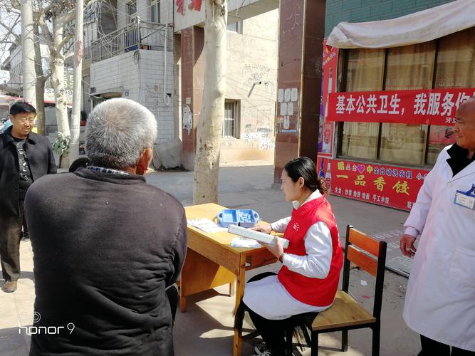 牙里中心卫生院为常住居民开展常见病健康咨询